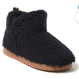 tagged large 9-10 listing as 9
dearfoams nwt teddy sherpa booties in/ outdoor
